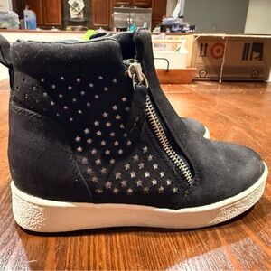 Stylish Black Kids Shoes with Star Design